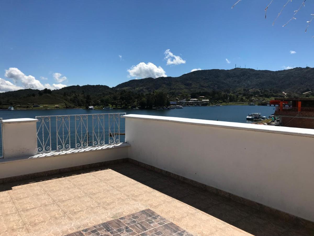Hotel Bahia Guatapé Exterior photo